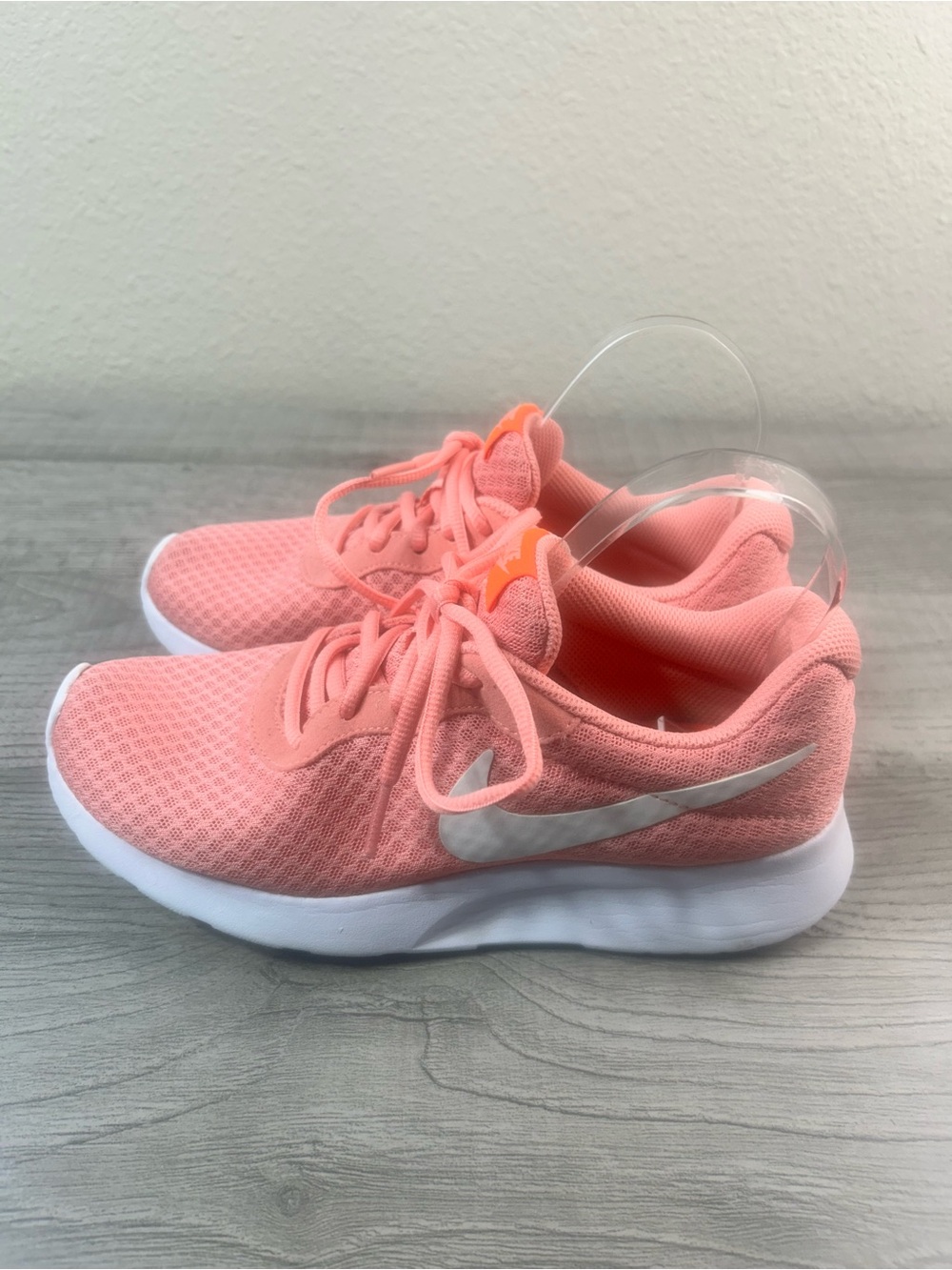 Nike Tanjun Shoes Size 7.5 Women's Coral Pink Running Sneakers - Picture 4 of 9
